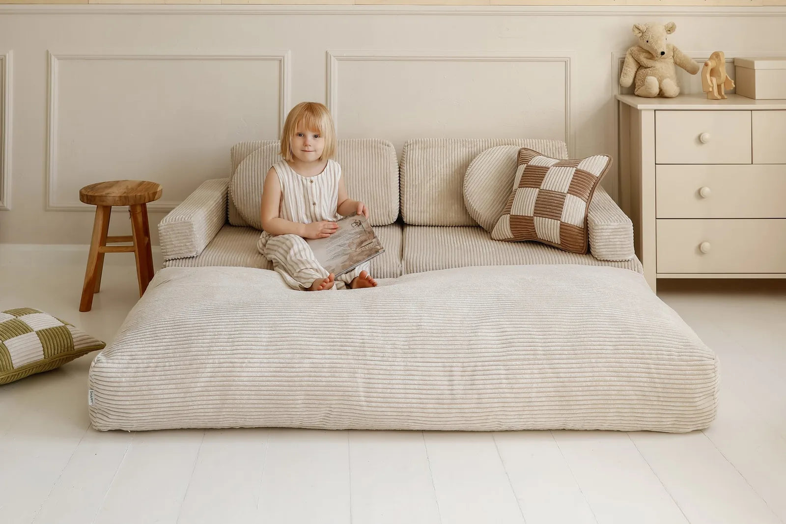 Futon Bean Bag in Vanilla als Pouf und als aufgeklappte Matratze