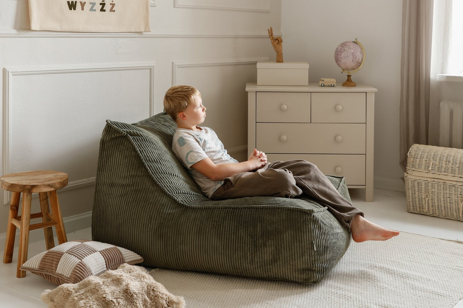 Kumo Lounger Dusty Sage, corduroy lounger, front view