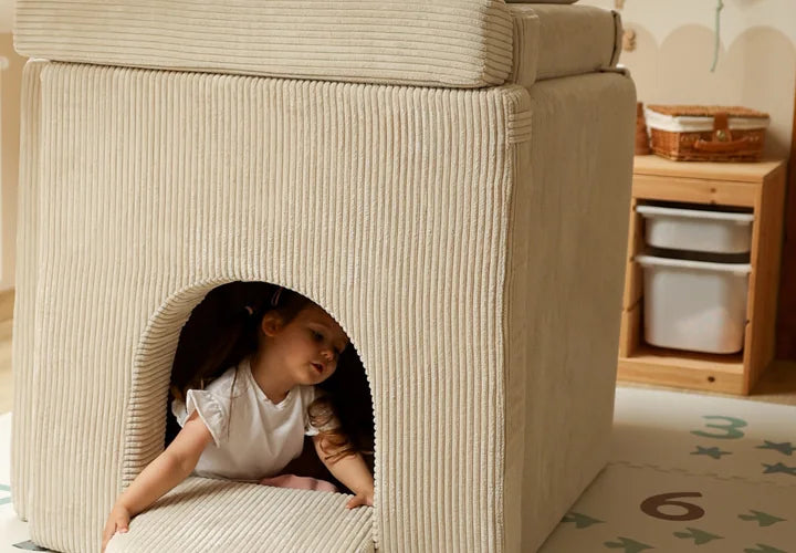 Child playing in a den made with SHAPPY Arches