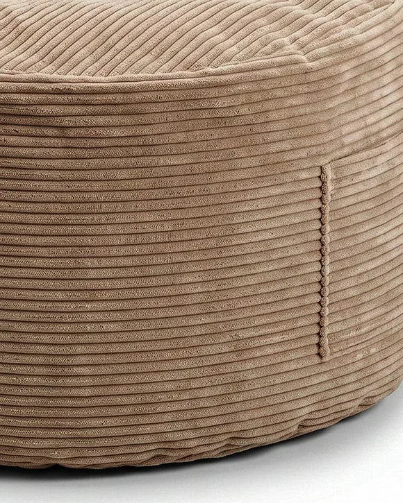 Nahaufnahme vom Cord-Bezug des Futon Bean Bag in Chocolate