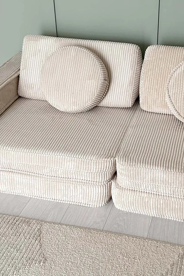 Speelbank Original Corduroy in Vanilla in een woonkamer