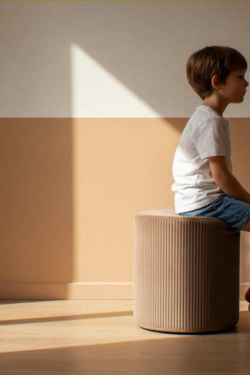 Boy sitting on Shappy Pouf Corduroy Chocolate