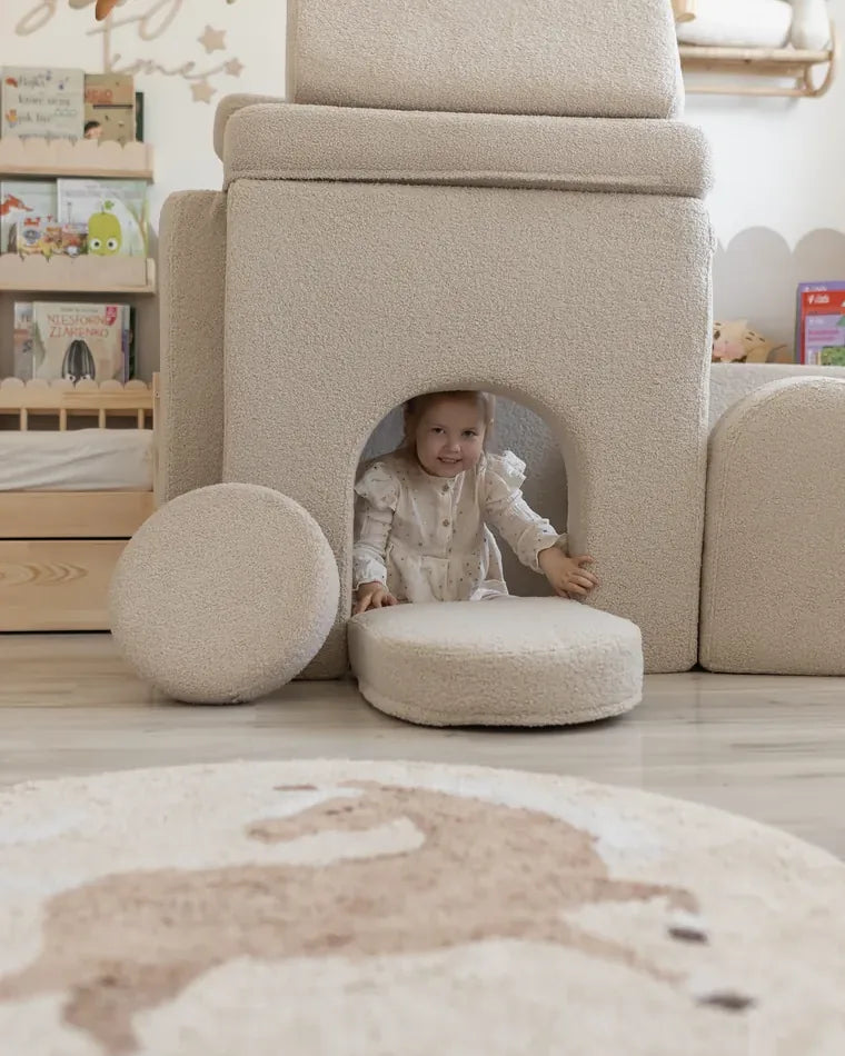 Child inside a castle built with Arches Teddy