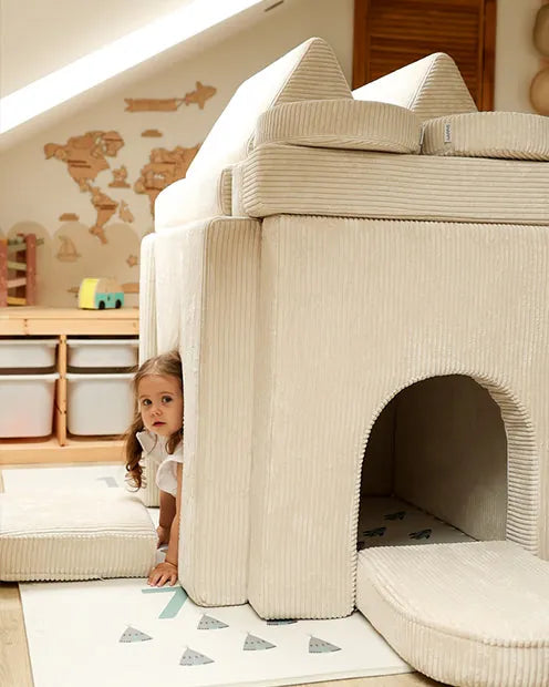 Children playing in a house built with Arches Original Corduroy Vanilla