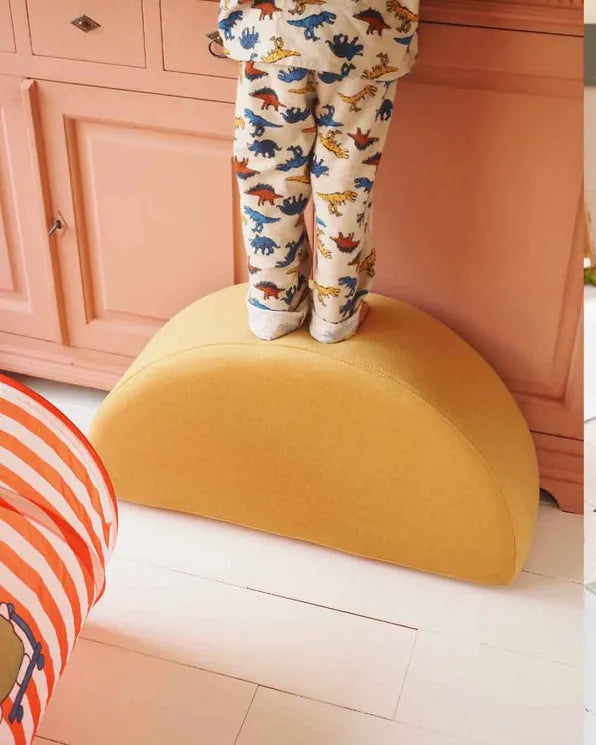 Child standing on Rocker Original Mustard