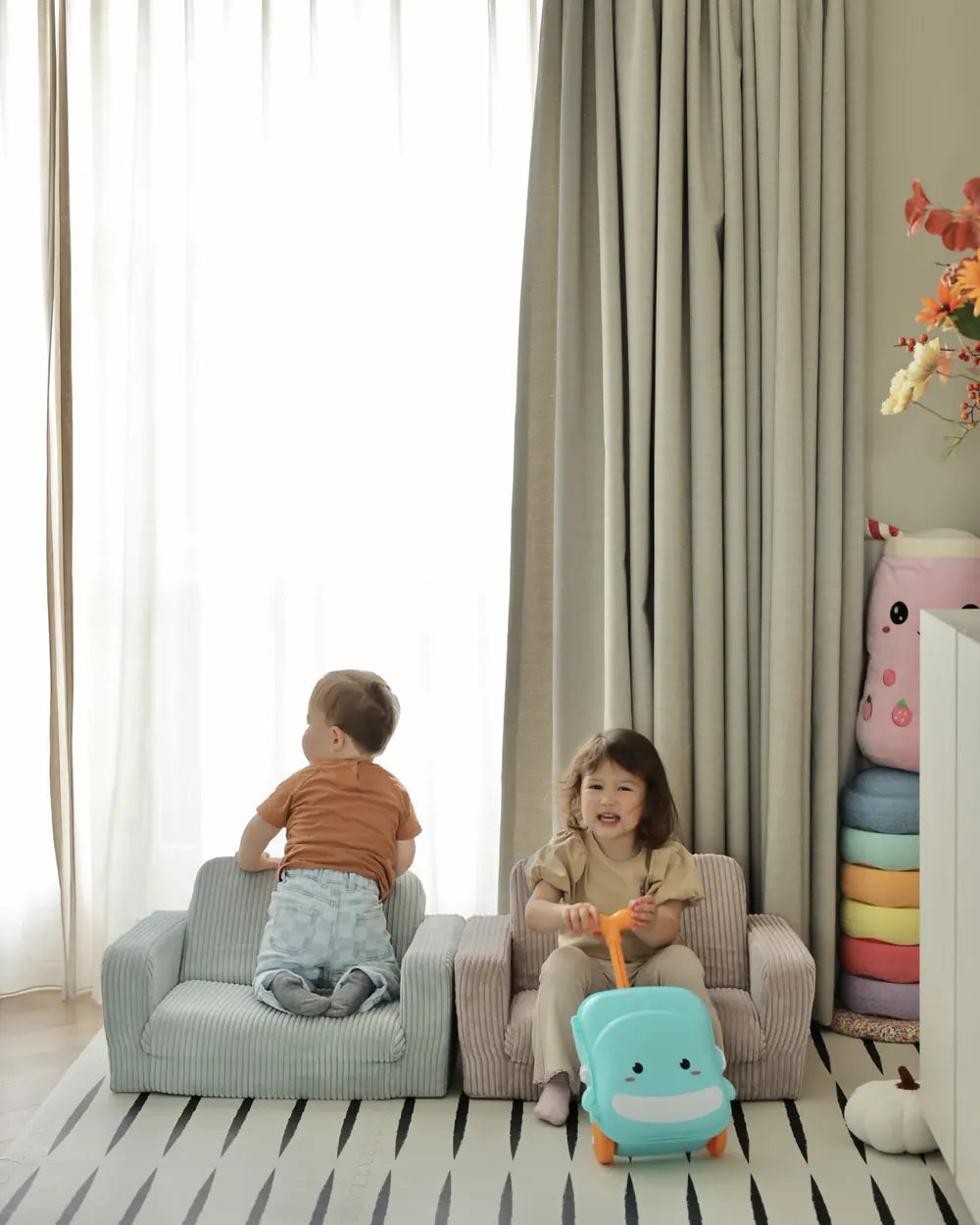 Lumi Chair Corduroy, Lumi every day 5