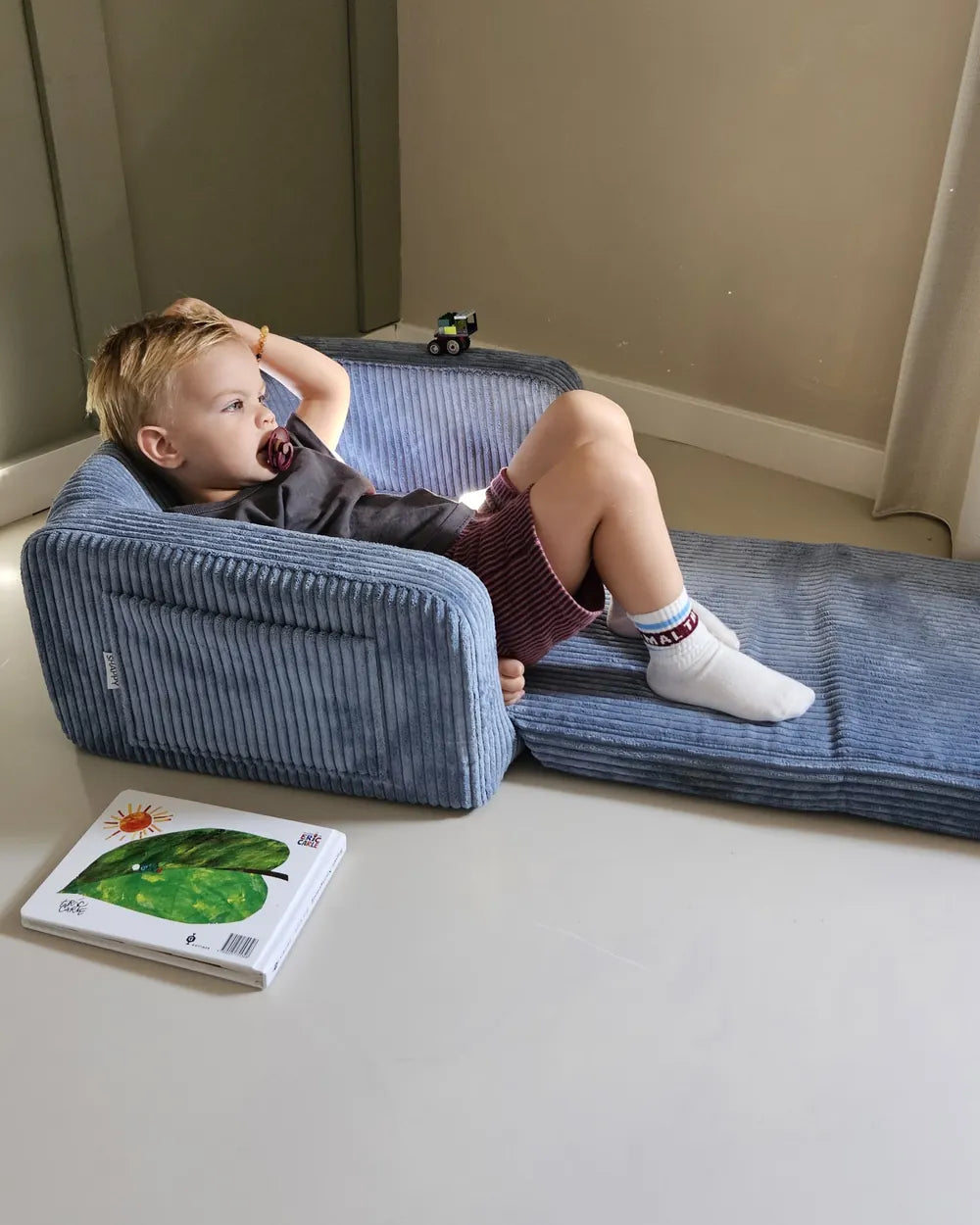Lumi Chair Corduroy, Lumi every day 6