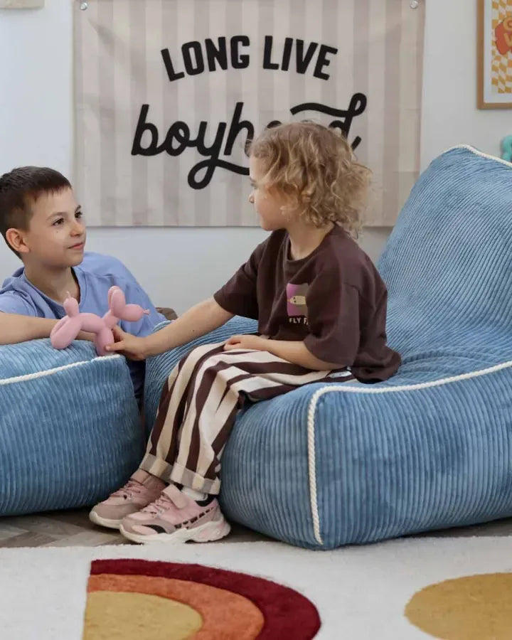 Kinderen zitten in Kumo Fauteuils in Sky Sugar